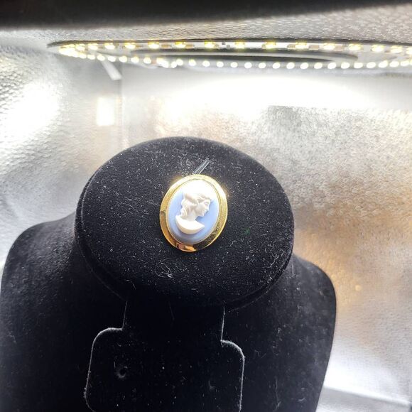 Vintage Cameo Pin - Picture 4 of 4